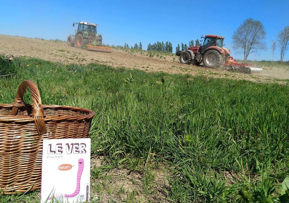 La ferme à histoires est au champ : présentation du ver de terre