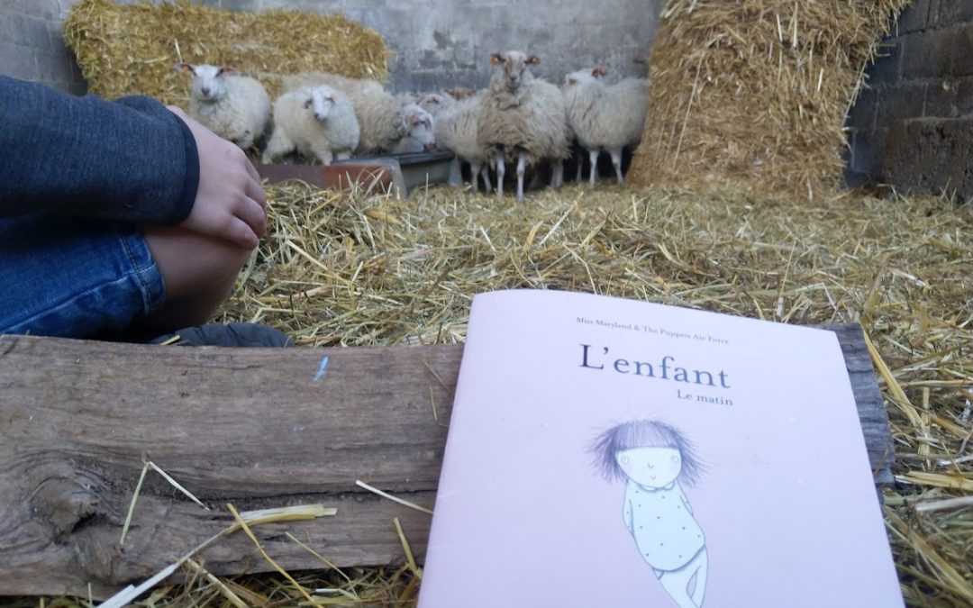 La ferme à histoires est à la bergerie avec les agnelles et « L’enfant »